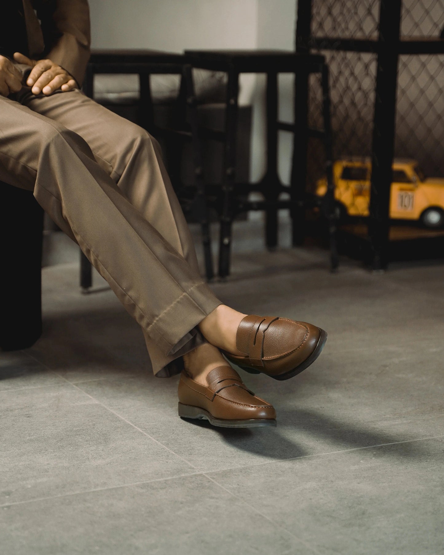 Noirtide Bespoke Brown Pebble Grain Leather Penny Loafers For Men