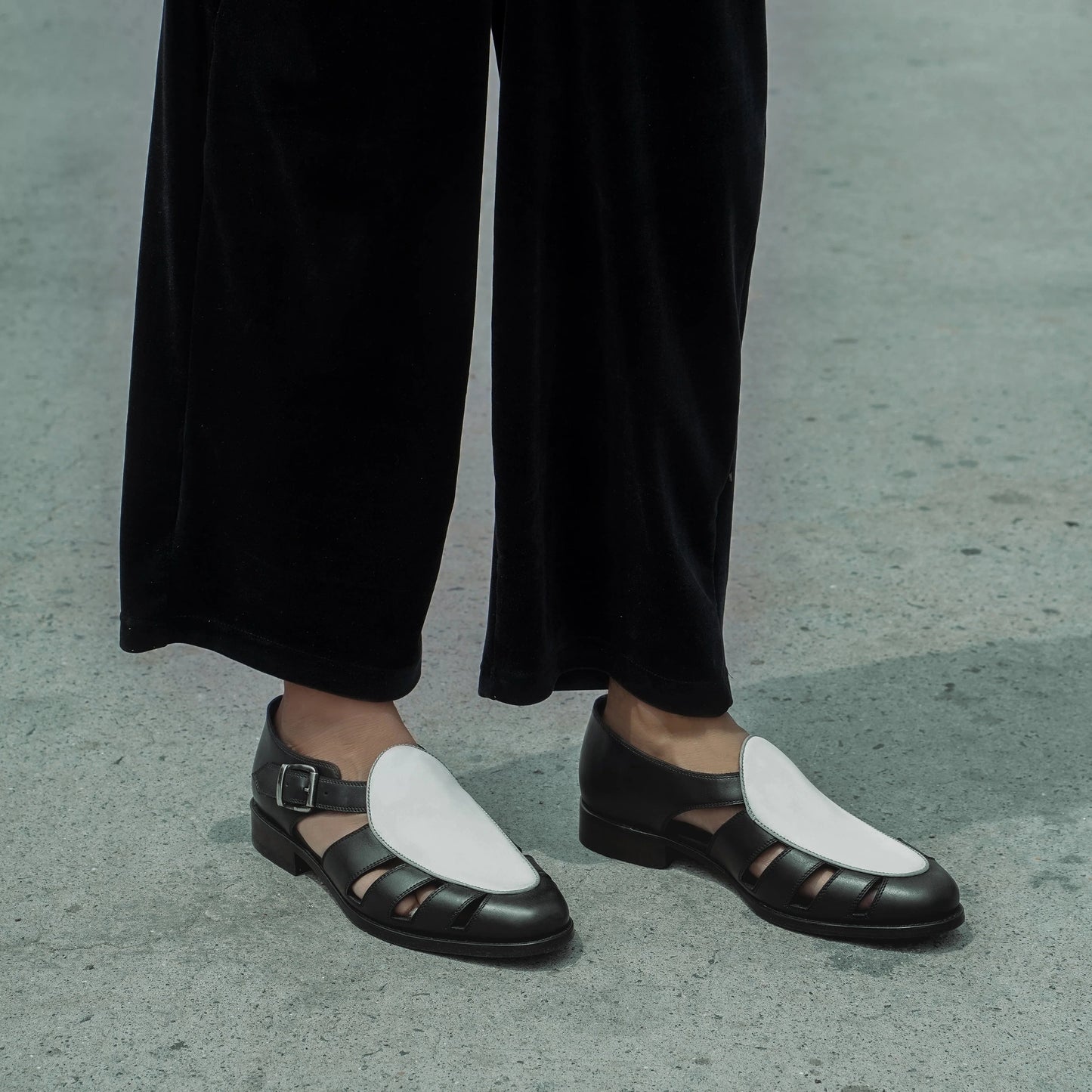 Noirtide Black and White Calf Leather Men Sandal