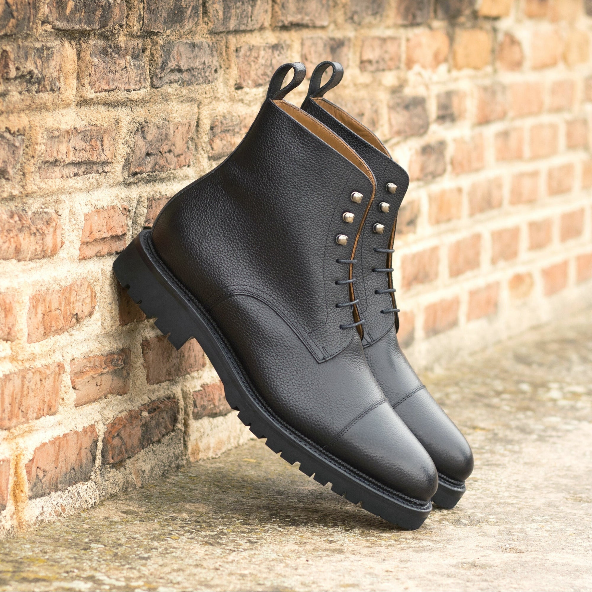 A Comprehensive Guide to Leather and Suede Boots for Men and Women - NOIRTIDE