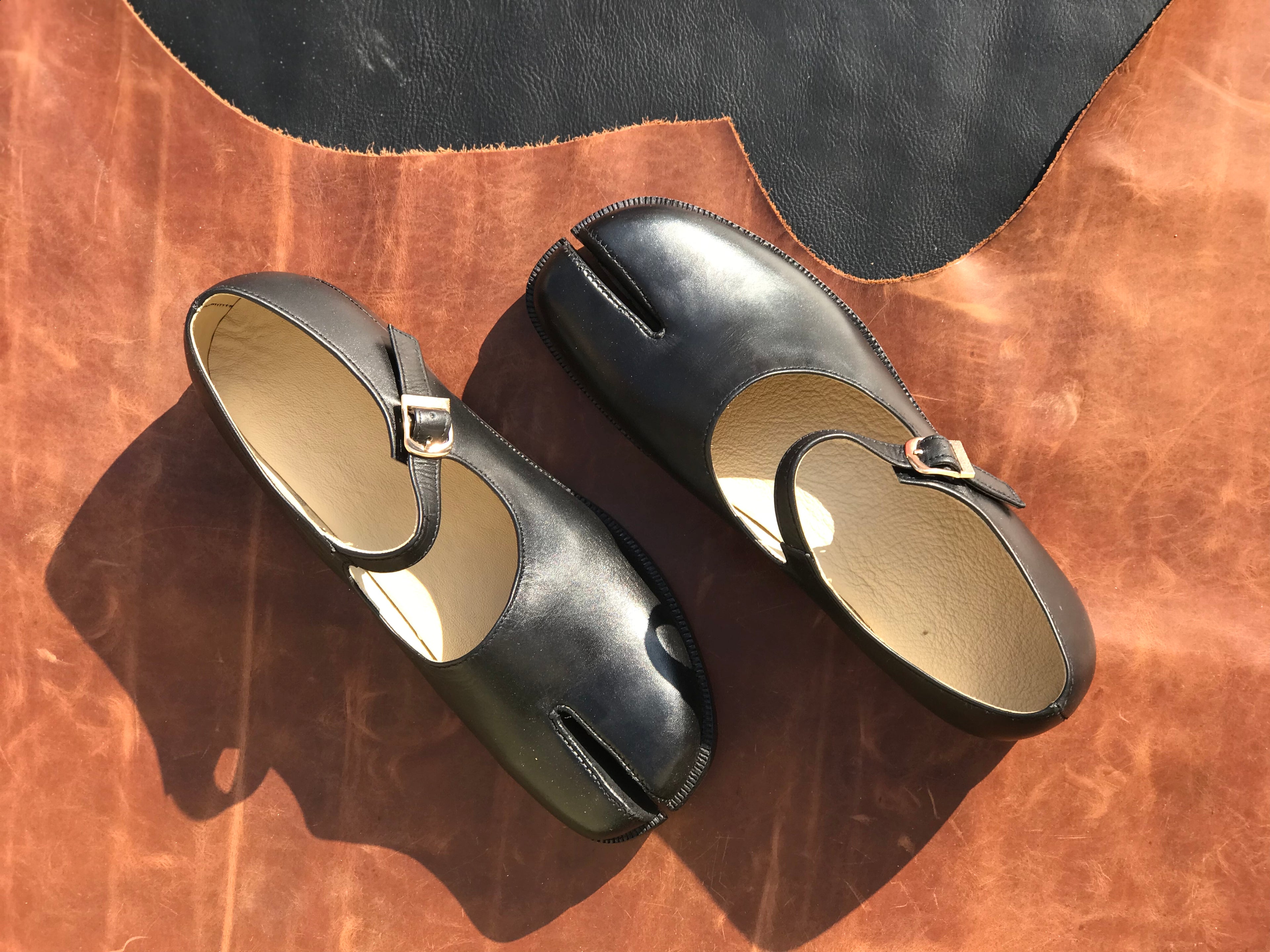 Behind the Scenes: A Journey through Custom Shoe Making - NOIRTIDE