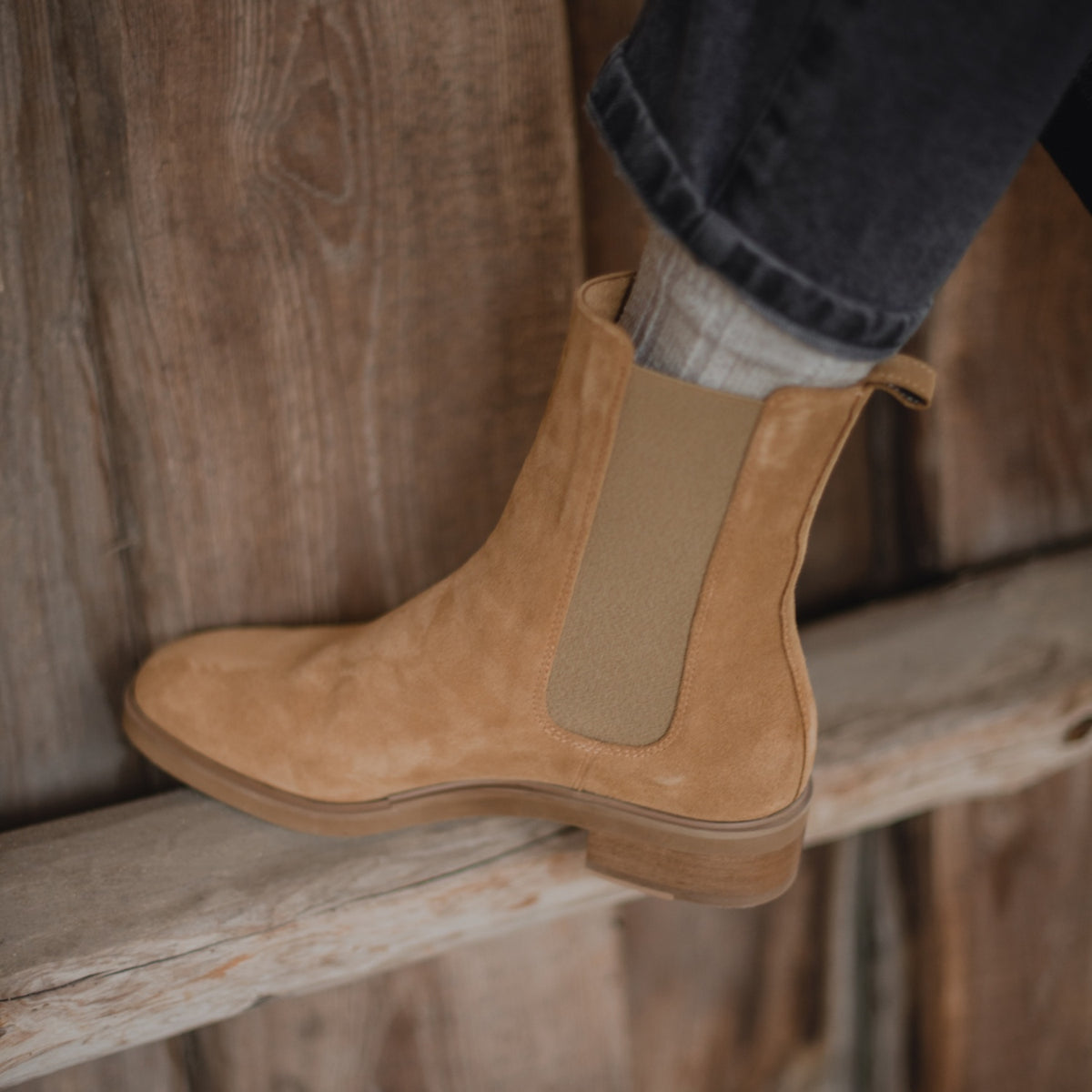 Every Gentleman Should Own a Pair of Chelsea Boots - NOIRTIDE