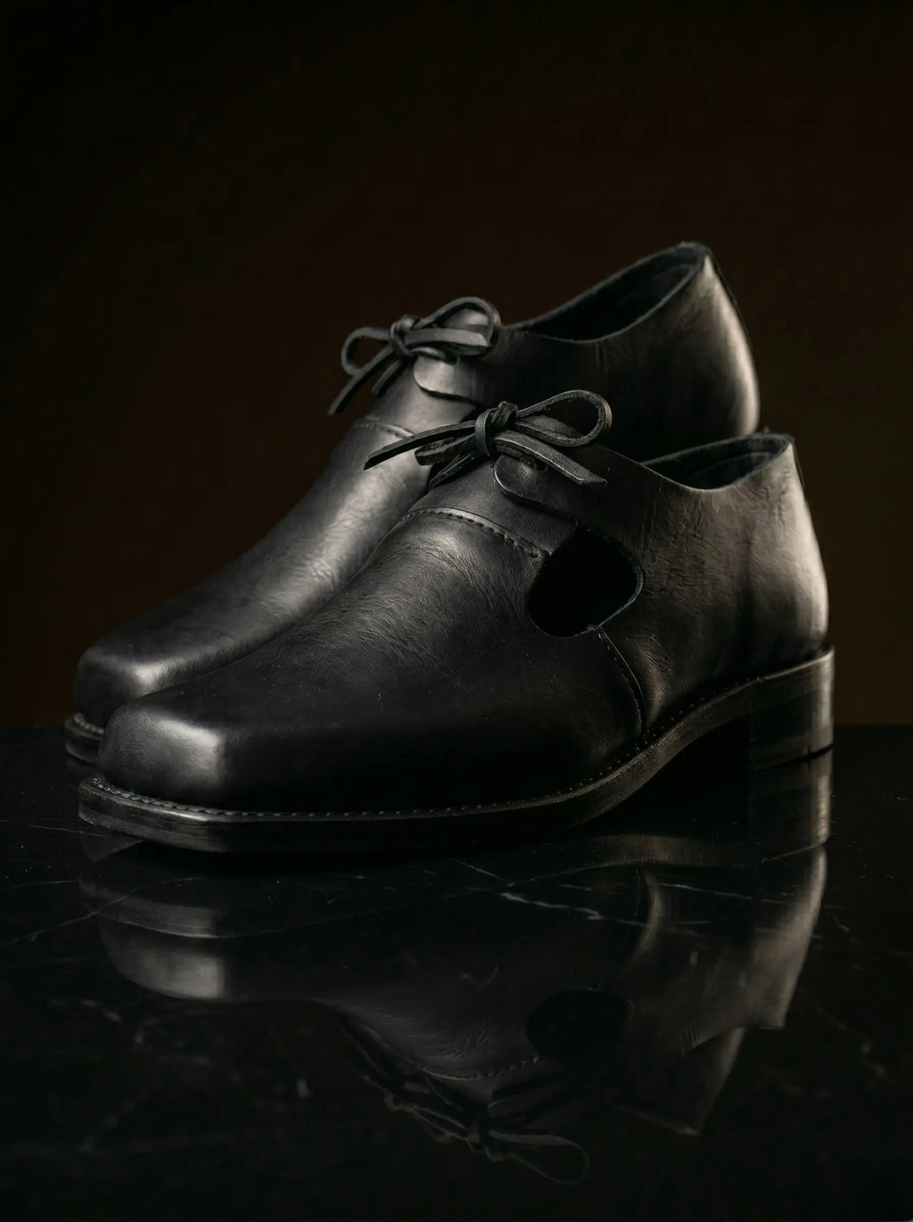 Black genuine leather open latchet shoes — bespoke 16th century reenactment footwear by Noirtide