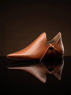Natural tan genuine leather poulaine crakow medieval shoes — bespoke 14th century pointed toe footwear by Noirtide