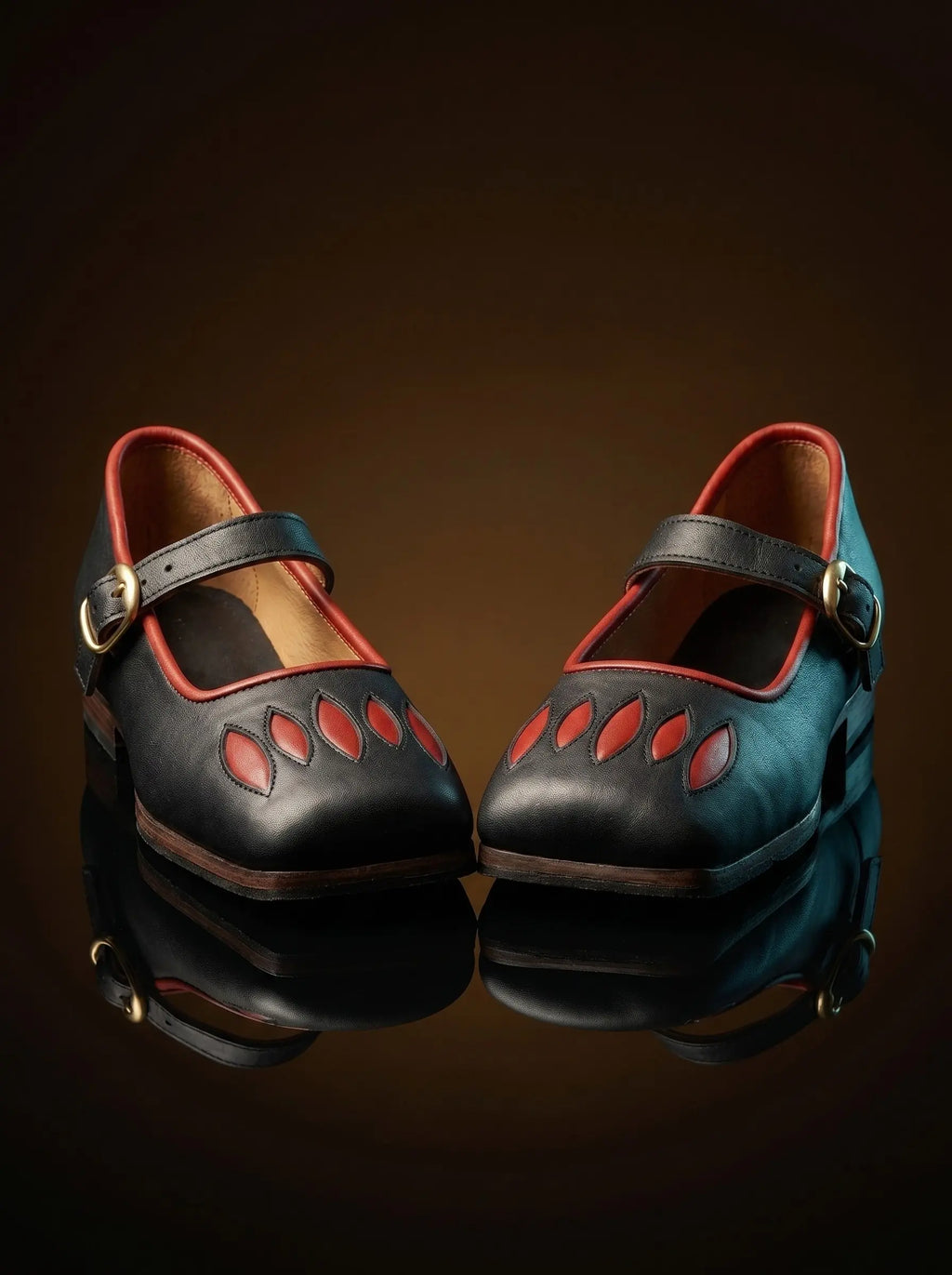 Pair of black handcrafted women's Caspar medieval shoes — genuine leather, made to order — Noirtide