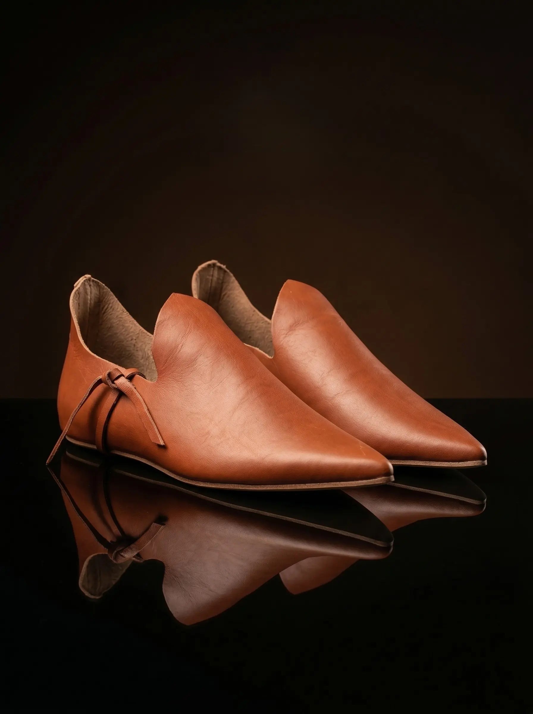 Pair of natural tan handcrafted poulaine crakow shoes — genuine leather, open latchet, made to order — Noirtide