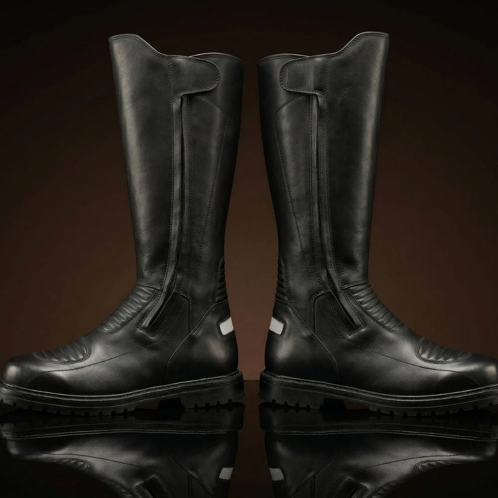 Shaft detail on handmade Batman Returns cosplay boots by NOIRTIDE