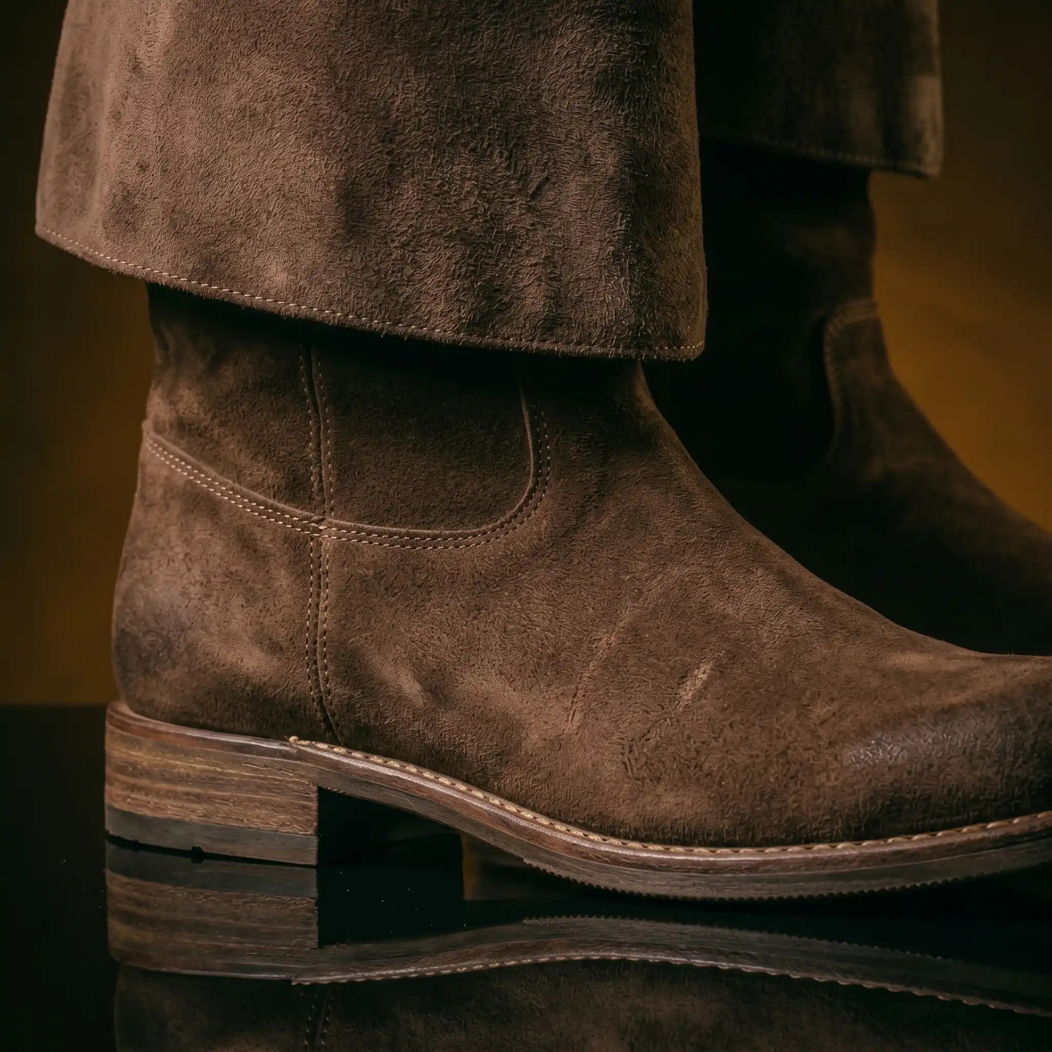 Leather texture on NOIRTIDE Captain Jack Sparrow cosplay boots