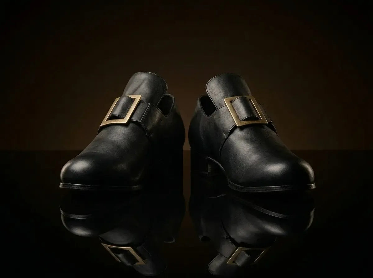 Front view of NOIRTIDE handmade colonial Puritan shoes with gold buckle