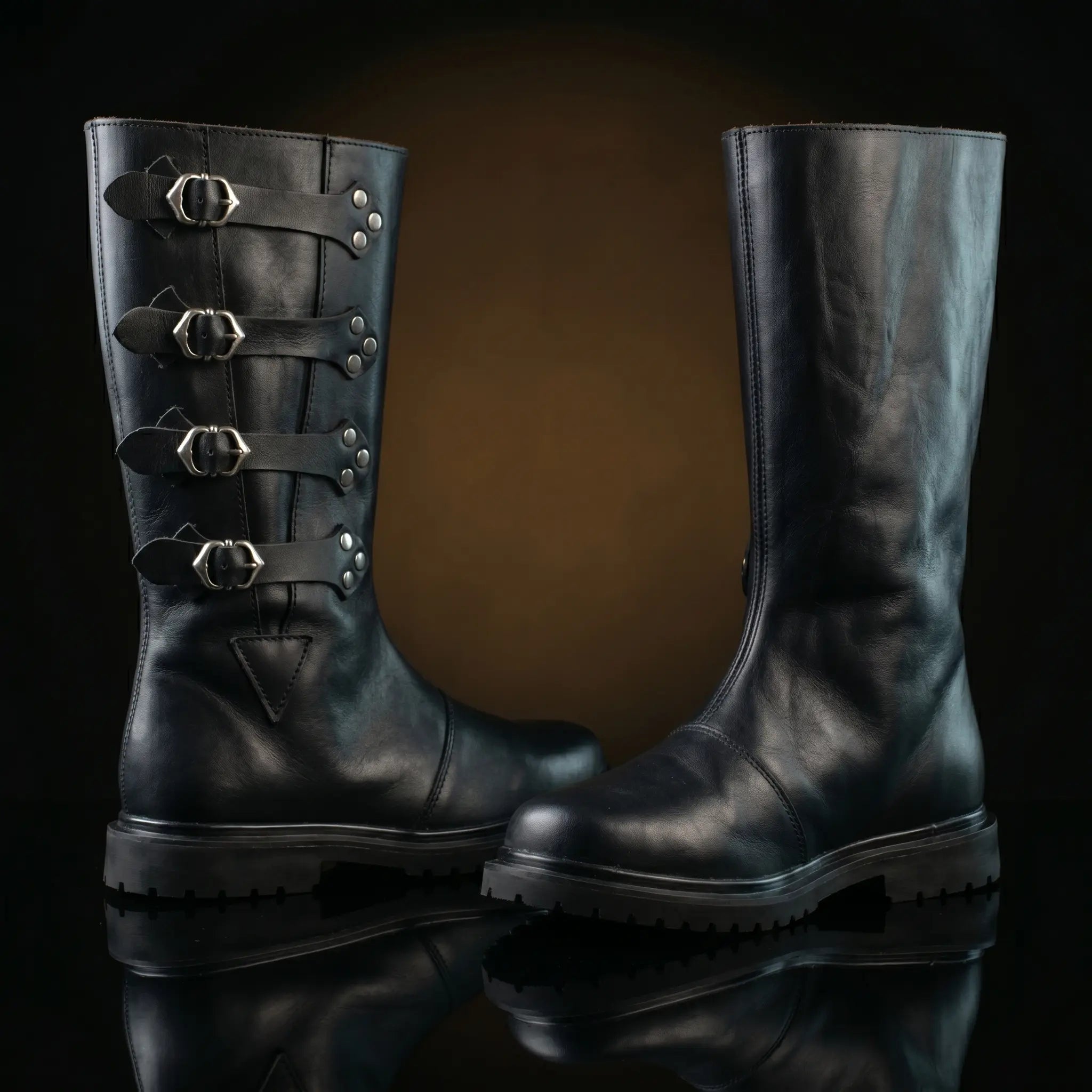 Pair of handcrafted medieval Duncan boots by NOIRTIDE